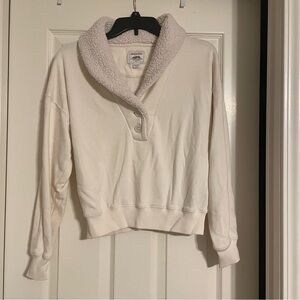 American Eagle Creme Pullover